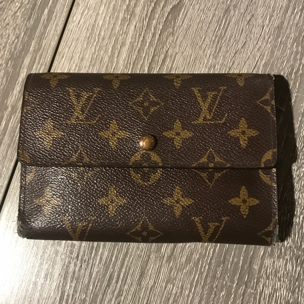 Louis Vuitton Vintage Authentic Monogram Wallet